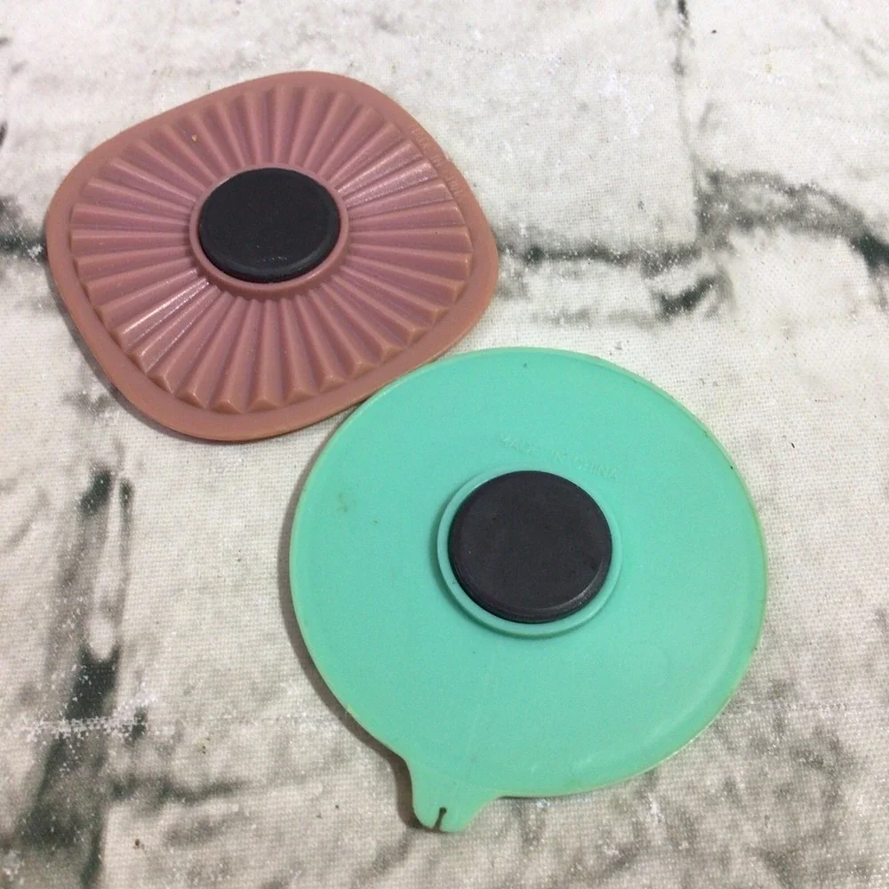 Tupperware Magnets Lot Of 2 Lids Green Brown‎